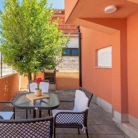 Cozy Home In Vrsi With Wifi Exterior photo